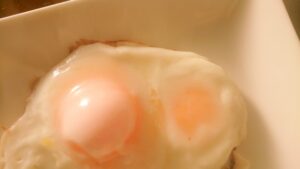 冷凍卵の双子目玉焼き